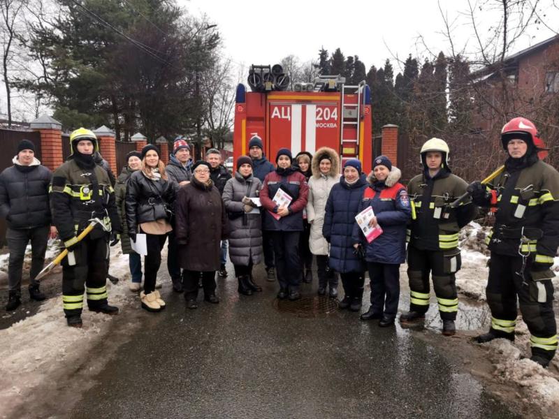 С жителями села Троице-Лыкова обсудили вопросы пожарной безопасности в частном секторе