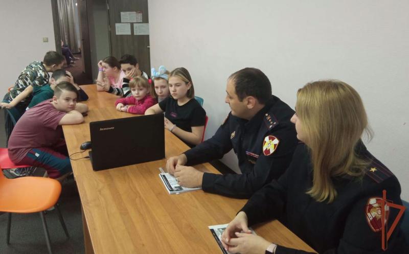 Росгвардейцы в Югре встретились со школьниками из Донбасса
