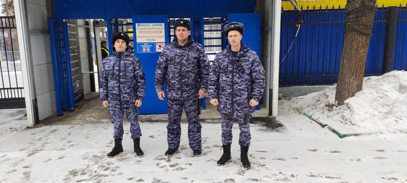 На хоккейном матче с мячом в Красногорске охрану общественного порядка несли  Клинские Росгвардейцы