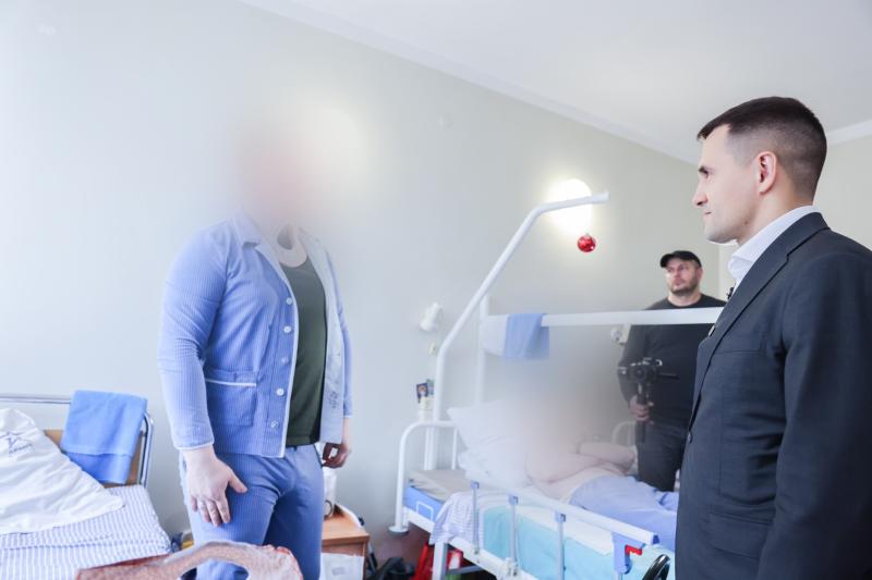 Станислав Каторов навестил бойцов из Реутова в военном госпитале