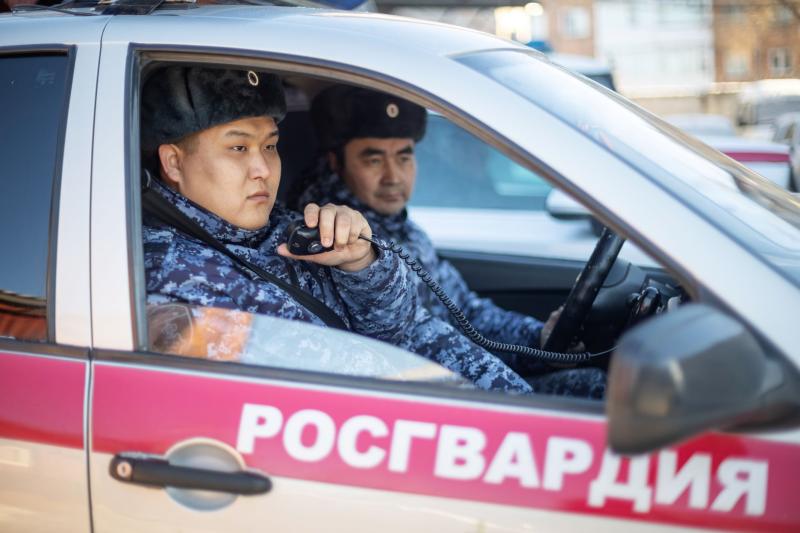 В Абакане и Черногорске на охраняемых объектах росгвардейцы задержали подозреваемых в мелком хулиганстве