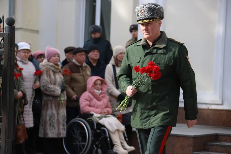 Память героев, погибших при исполнении воинского и служебного долга, почтили в День войск национальной гвардии Российской Федерации в Новосибирске
