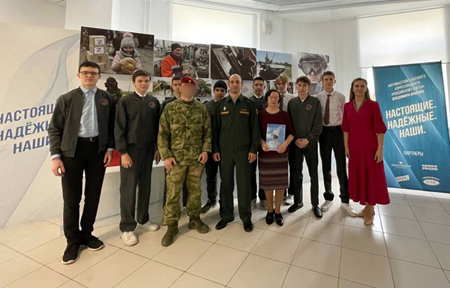 Военнослужащие Росгвардии провели патриотическое мероприятие для димитровградских лицеистов