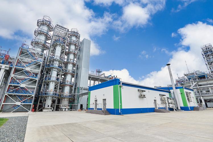 Завод «Омский каучук» работает в режиме НМУ