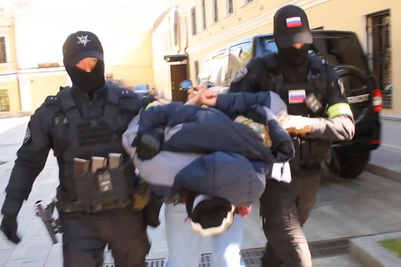 При силовой поддержке Росгвардии в Подмосковье задержан подозреваемый в финансировании ВСУ