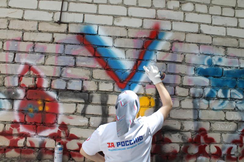 Активисты ОНФ в Карачаево-Черкесии в День России организовали граффити-акцию