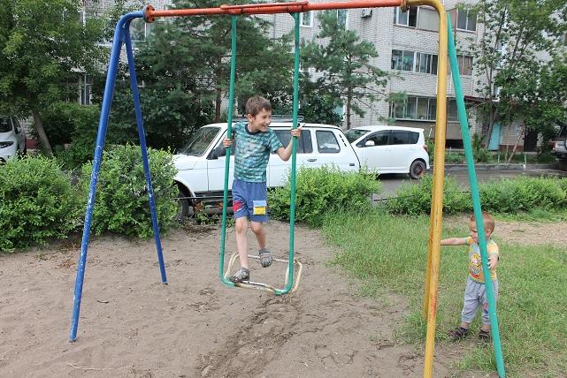 Активисты ОНФ проверили состояние детских игровых и спортивных площадок в Амурской области