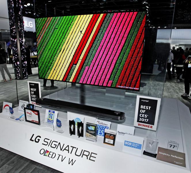 Компания LG Electronics на выставке CES 2017 получила награду «Лучшие из лучших» за модель W7 из серии телевизоров LG Signature