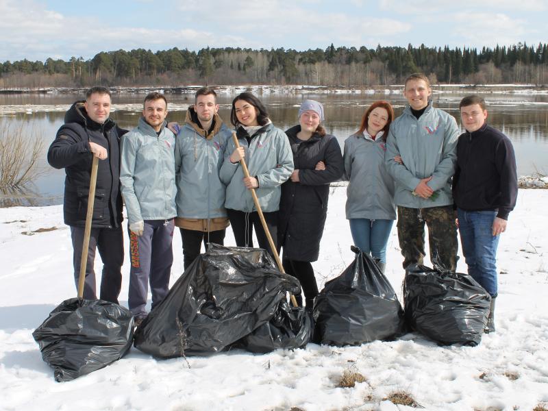 Кировские активисты ОНФ не допустили попадания бытового мусора в реку Вятку