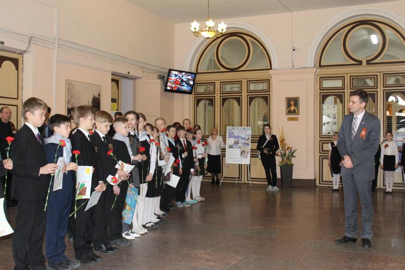 Активисты ОНФ в Санкт-Петербурге дали старт акции «Рисунки Победы» и поздравили врачей-ветеранов